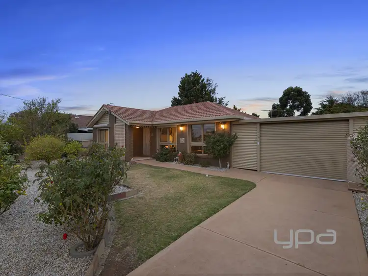 12 Dobell Crescent, Werribee VIC 3030