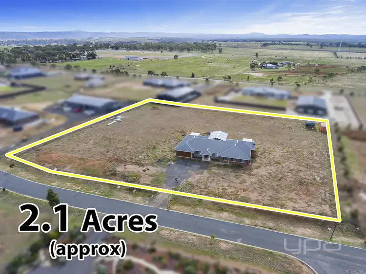 15 Eden Crescent, Hopetoun Park VIC 3340