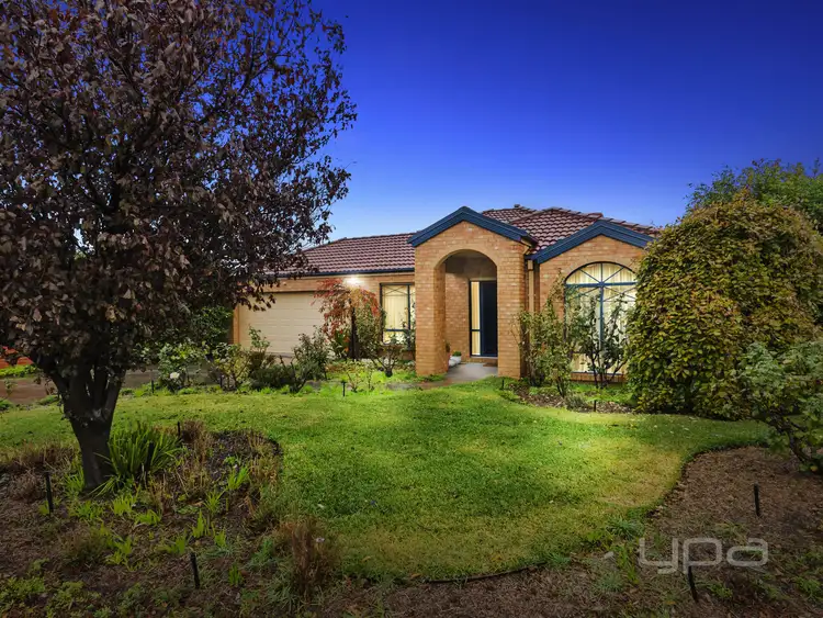 10 Hollydale Court, Melton West VIC 3337