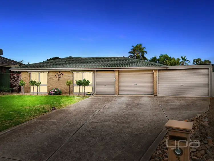 3 Berkley Place, Melton West VIC 3337
