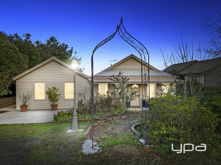 25 Berry Street, Ballan VIC 3342
