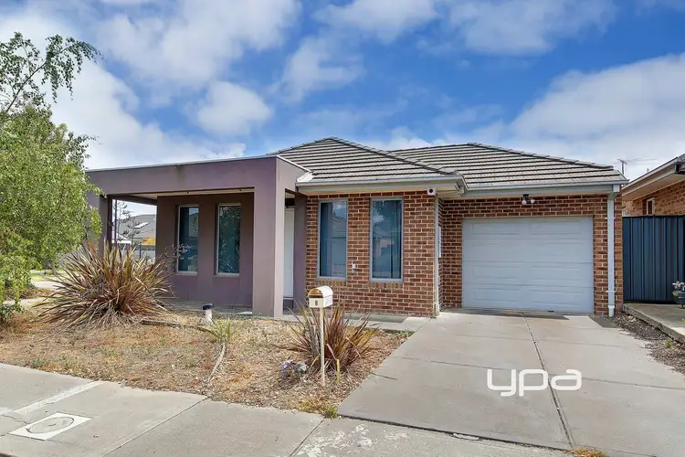 8 Waterway Street, Craigieburn VIC 3064