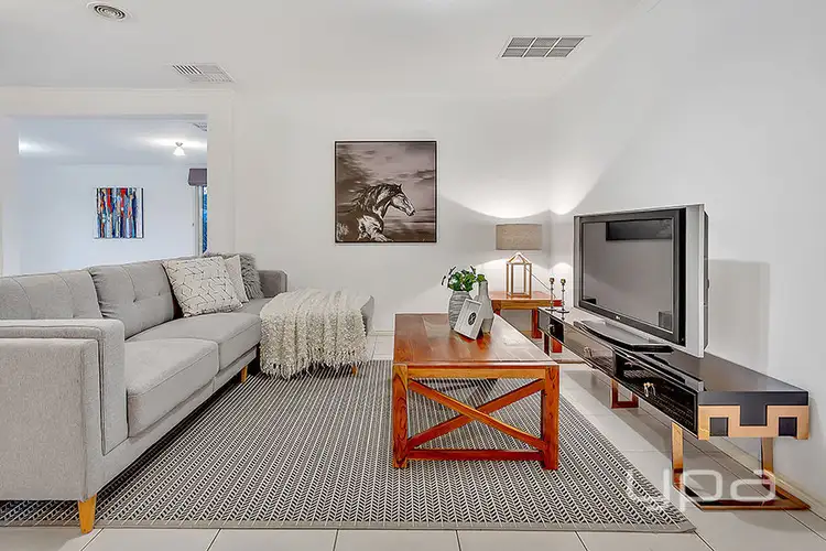 Seventh view of Homely house listing, 7 Chelsworth Loop, Craigieburn VIC 3064