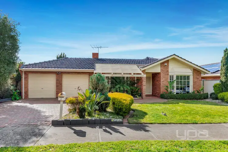 4 Commodore Court, Taylors Lakes VIC 3038