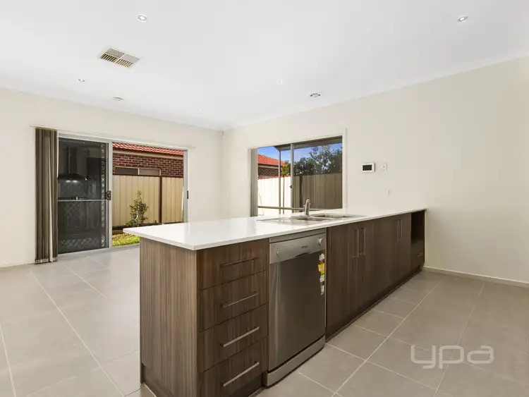 Fifth view of Homely unit listing, 2/2 Fishburn Grove, Harkness VIC 3337