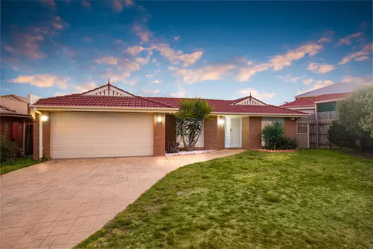 8 Preston Place, Taylors Lakes VIC 3038