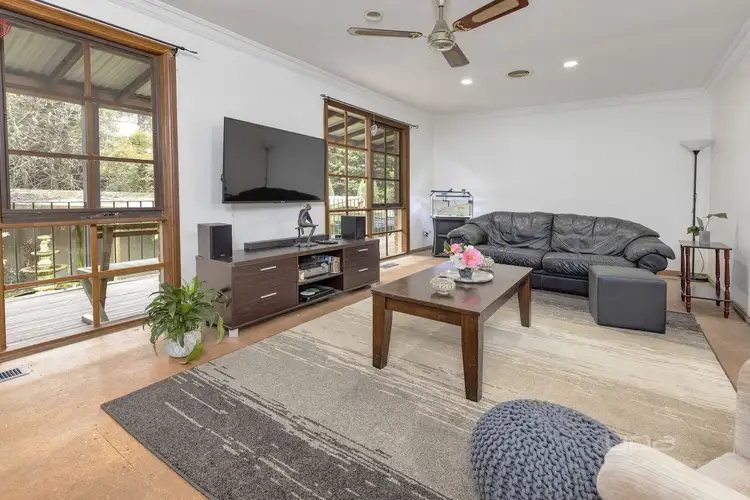 38 Devon Avenue, Cockatoo VIC 3781
