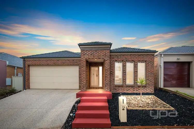 16 Barrington Circuit, Caroline Springs VIC 3023