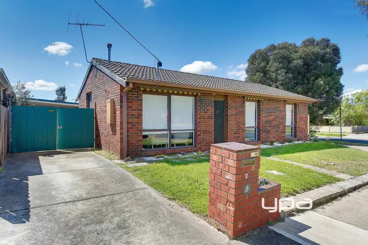 Second view of Homely house listing, 2 Ipswich Place, Craigieburn VIC 3064