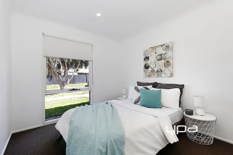 Seventh view of Homely house listing, 2 Ipswich Place, Craigieburn VIC 3064
