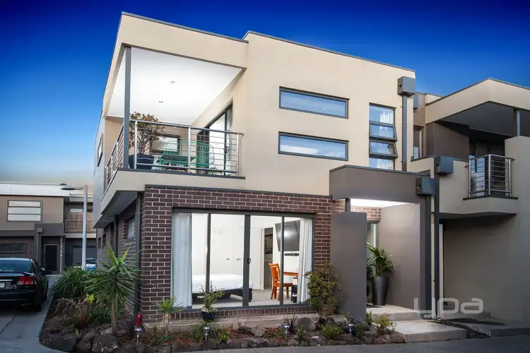 22/8 The Crossing, Caroline Springs VIC 3023