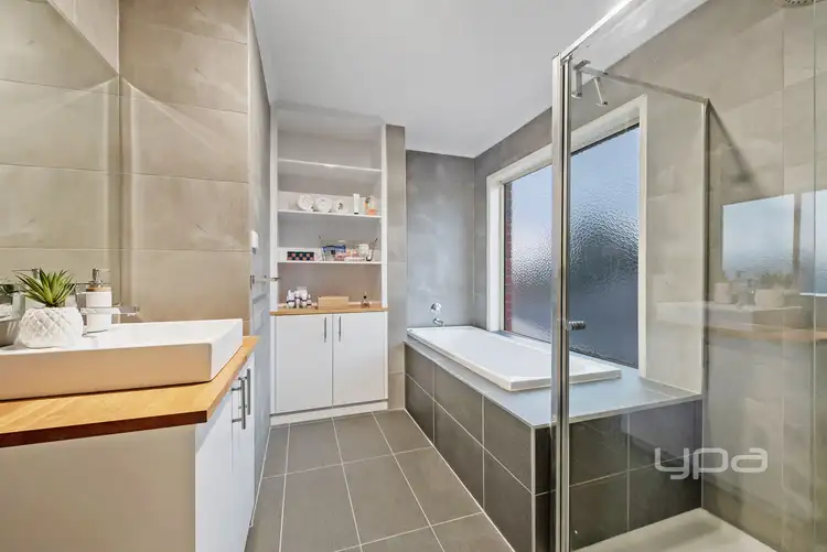 Seventh view of Homely house listing, 4 The Creek Approach, Craigieburn VIC 3064