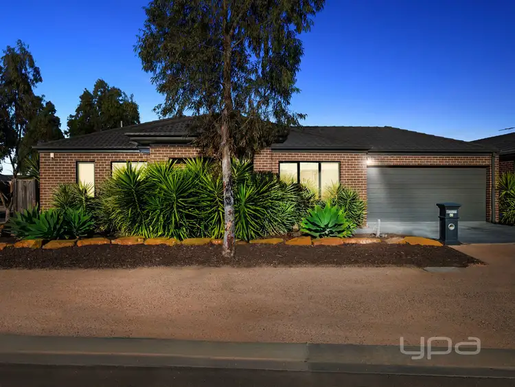 43 Barleygrass Crescent, Brookfield VIC 3338