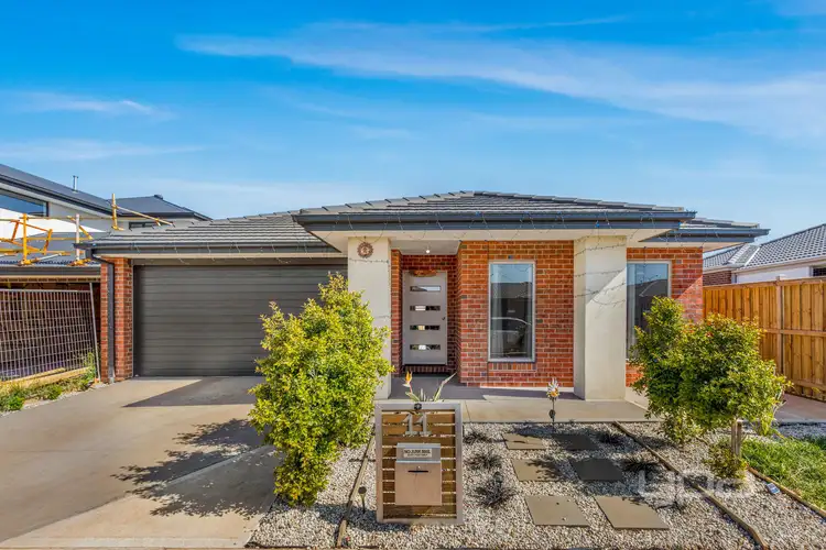 11 Stockport Crescent, Thornhill Park VIC 3335