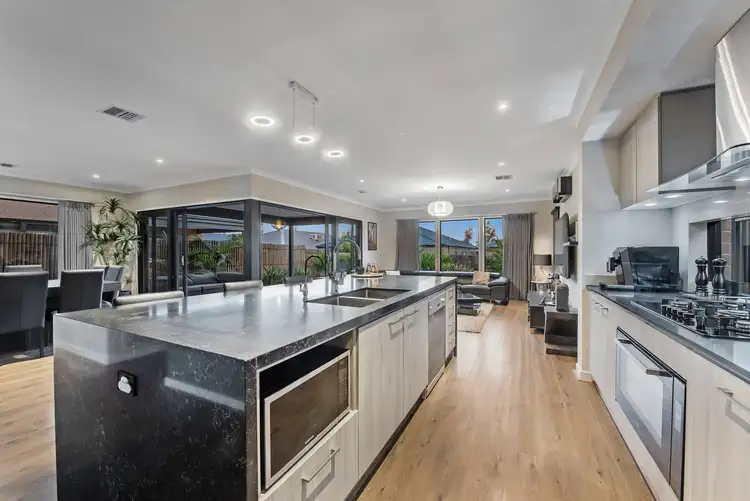 Fifth view of Homely house listing, 18 Highlander Drive, Craigieburn VIC 3064