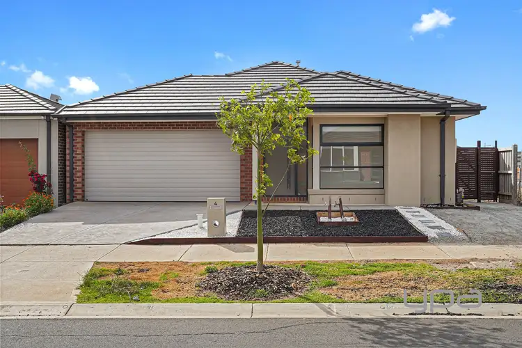 4 Dutch Avenue, Manor Lakes VIC 3024