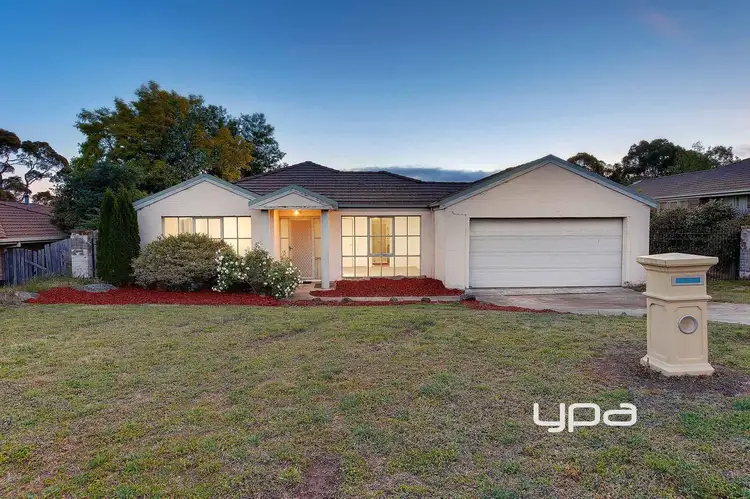 19 Robb Drive, Romsey VIC 3434