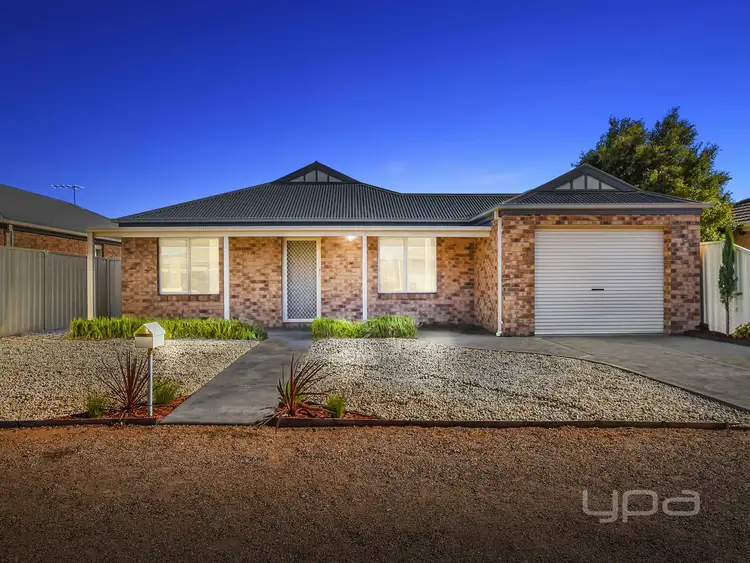 2/4 Brazil Court, Melton West VIC 3337