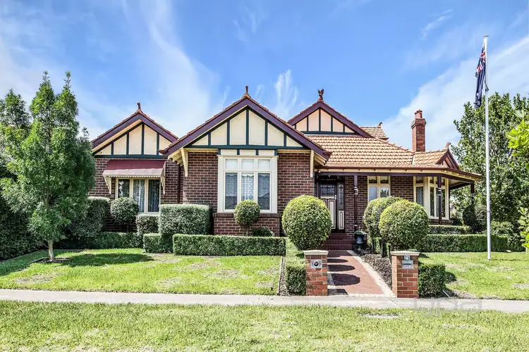 25 Plenty Close, Taylors Lakes VIC 3038