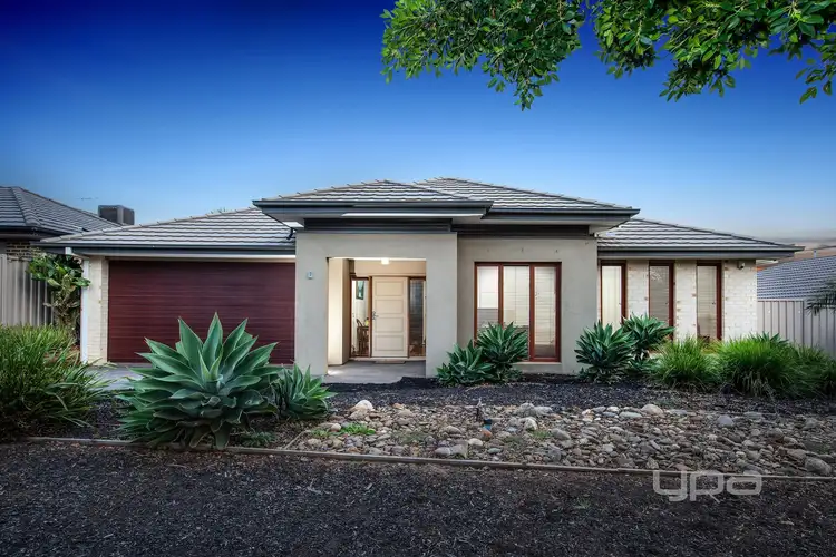 7 Durrol Way, Caroline Springs VIC 3023