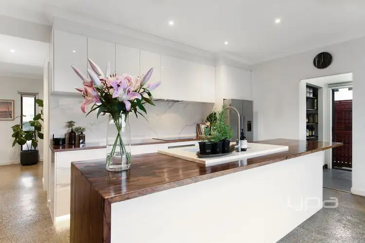 6 Eloura Circuit, Taylors Hill VIC 3037