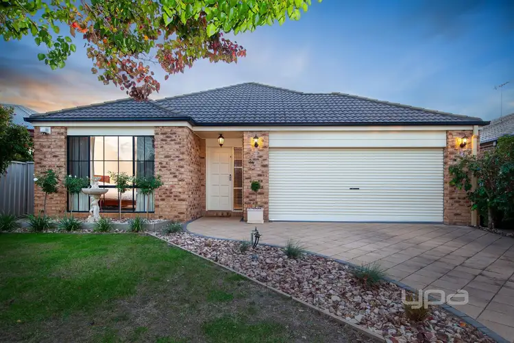 29 Blenheim Way, Caroline Springs VIC 3023
