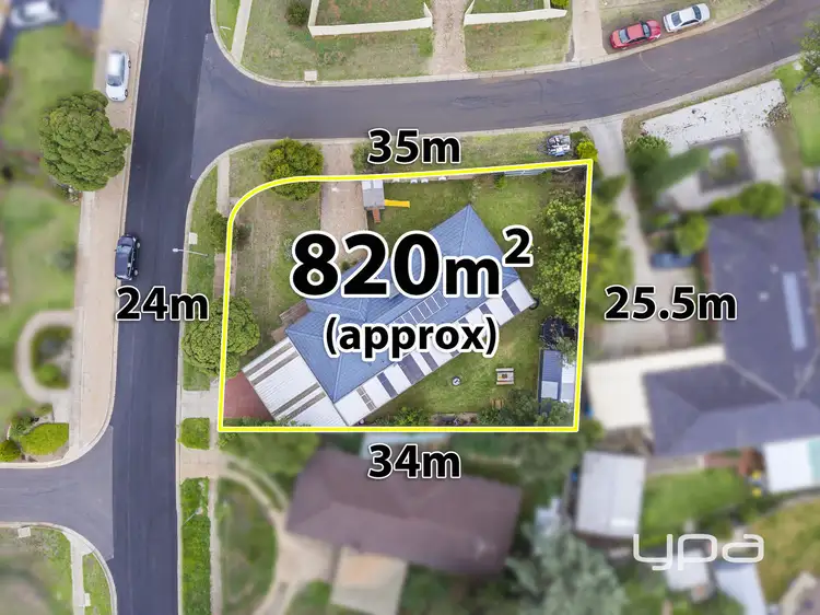18 Linlithgow Way, Melton West VIC 3337