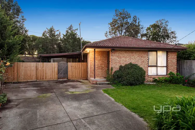 8 Joel Place, Gladstone Park VIC 3043