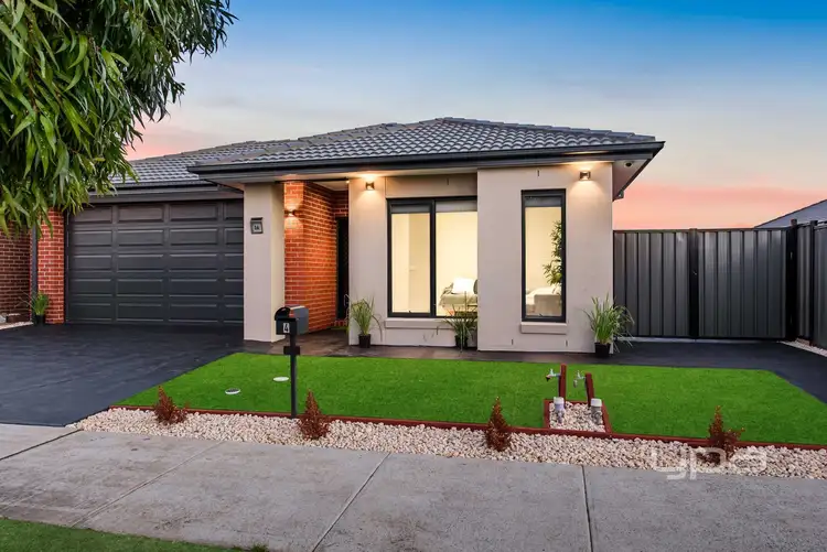 Second view of Homely house listing, 4 Lemon Myrtle Way, Craigieburn VIC 3064