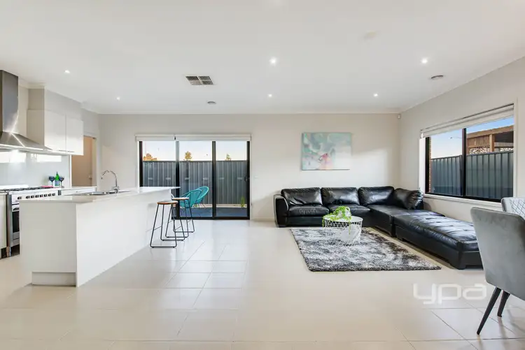 Fifth view of Homely house listing, 4 Lemon Myrtle Way, Craigieburn VIC 3064