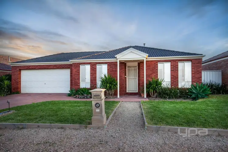 11 Maple Court, Taylors Hill VIC 3037