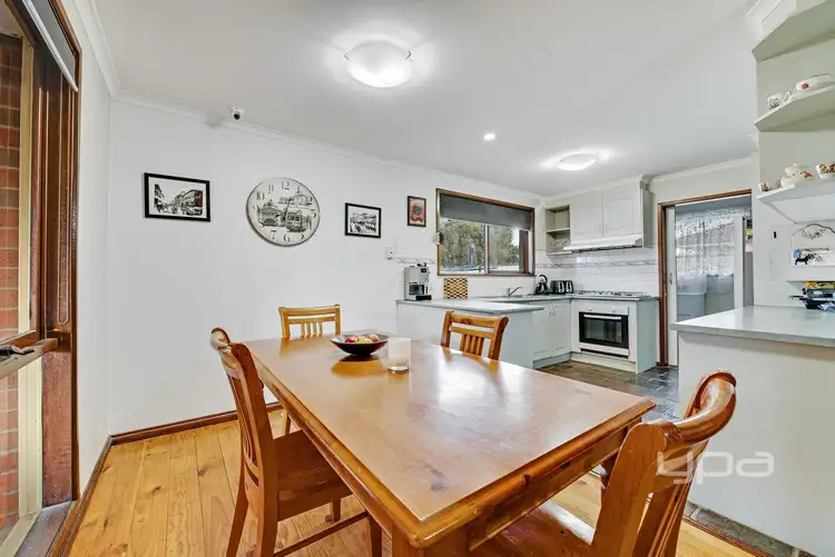 Fifth view of Homely house listing, 8 Dorking Court, Craigieburn VIC 3064