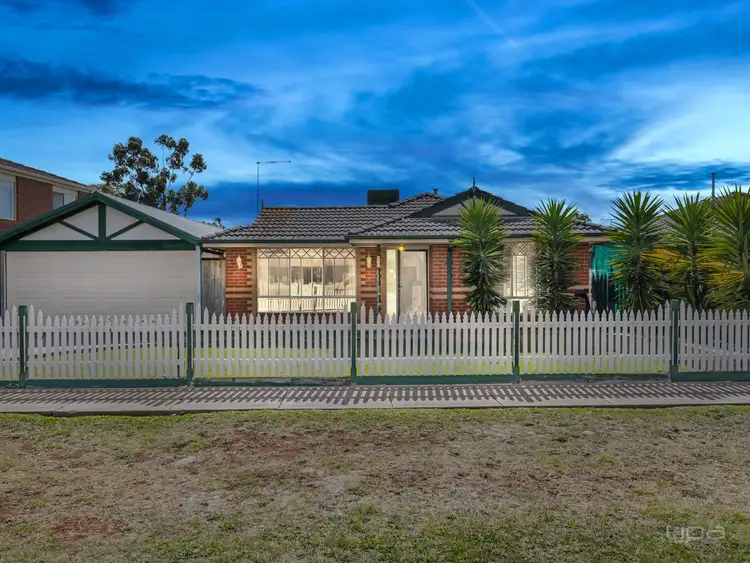 18 Moodie Street, Melton South VIC 3338