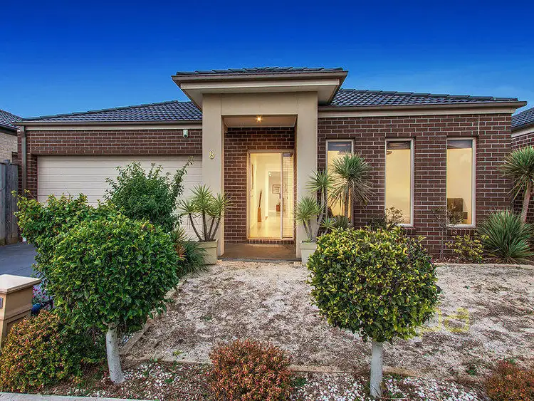 8 Old Course Crescent, Deer Park VIC 3023