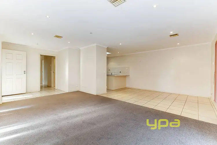 Fifth view of Homely house listing, 8 Shale Court, Delahey VIC 3037