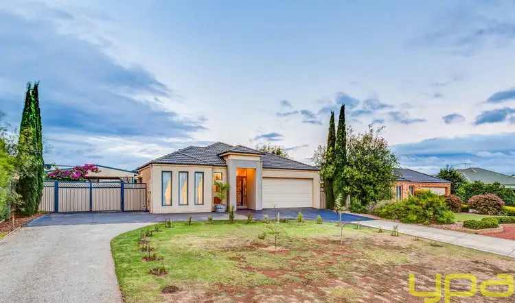 2 Hollydale Court, Melton West VIC 3337