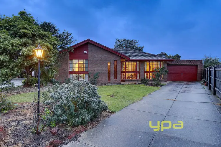6 Pia Court, Taylors Lakes VIC 3038