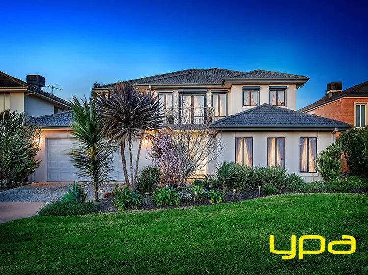 12 Sandy Point Road, Sanctuary Lakes VIC 3030