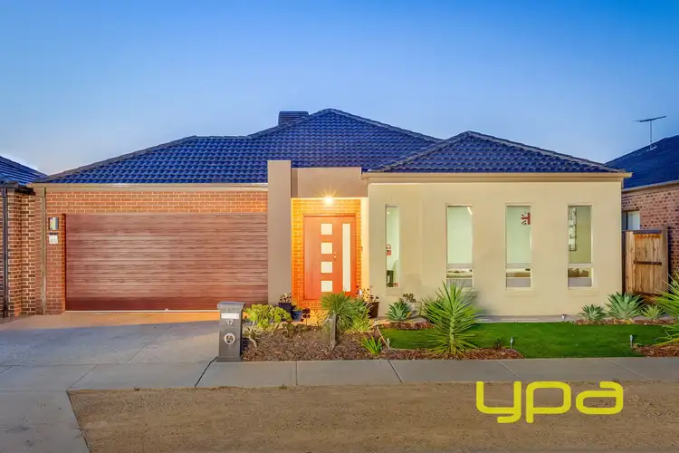 17 Edgewood Drive, Melton West VIC 3337