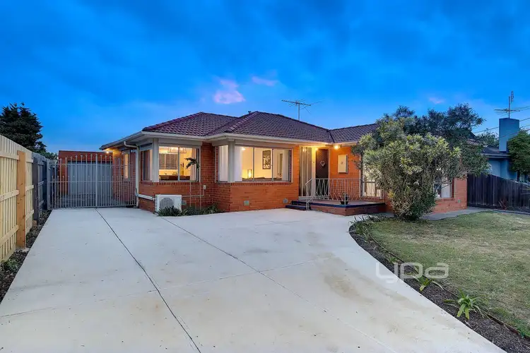13 Rylandes Drive, Gladstone Park VIC 3043