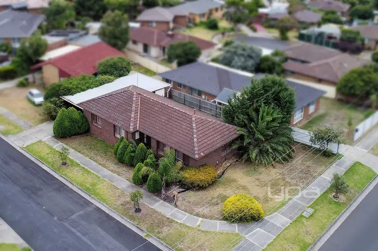 27 Dunfield Drive, Gladstone Park VIC 3043
