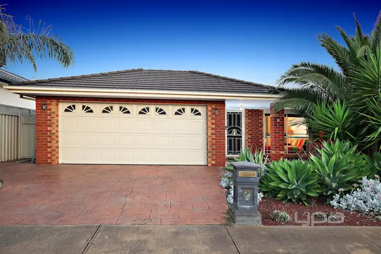 2 Isabel Close, Caroline Springs VIC 3023