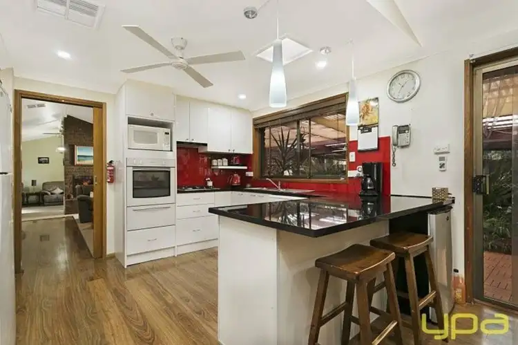 Fifth view of Homely house listing, 2 Teal Court, Sunbury VIC 3429