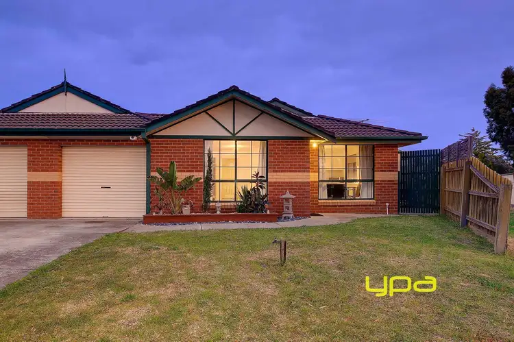2/32 Chris Court, Hillside VIC 3037