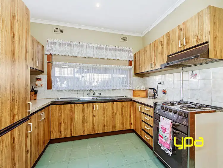 Seventh view of Homely house listing, 10 Manfred Avenue, St Albans VIC 3021