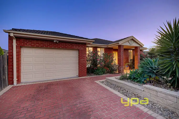 12 Redcliffs Crescent, Roxburgh Park VIC 3064