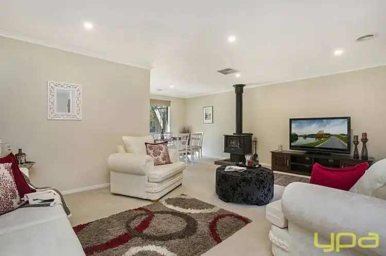 Second view of Homely house listing, 5 Scullin Court, Sunbury VIC 3429