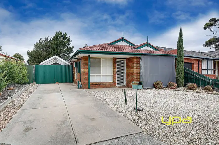 28 Rostron Way, Roxburgh Park VIC 3064