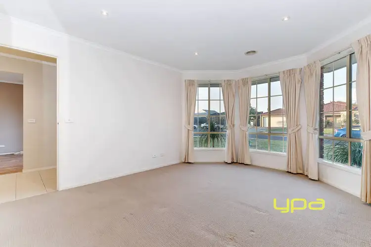 Fifth view of Homely house listing, 10 Maculata Place, Wyndham Vale VIC 3024