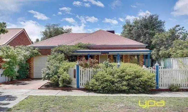 4 Larkwood Lane, Craigieburn VIC 3064